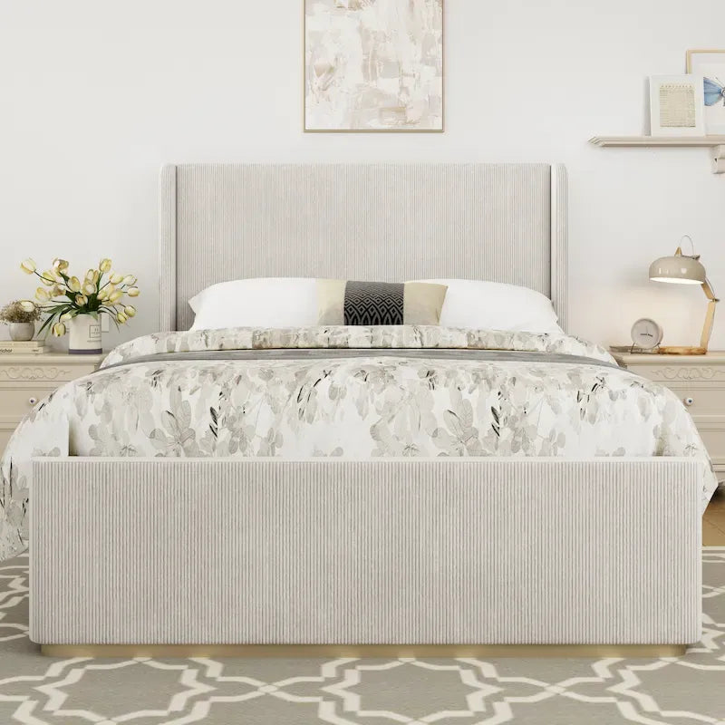 Cama de plataforma tapizada tamaño King de pana con cabecero alto con alas