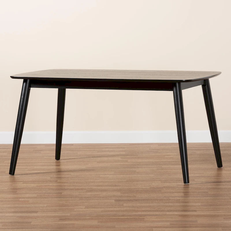 Mesa de comedor de estilo moderno de mediados de siglo con cubierta de chapa y estructura de madera de caucho