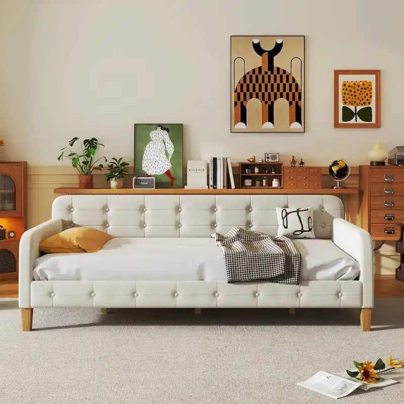 Diván tapizado de terciopelo con estructura de madera y reposabrazos