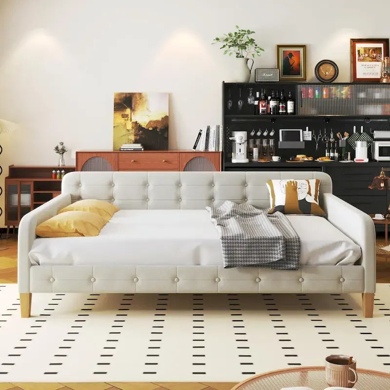 Diván tapizado de terciopelo con estructura de madera y reposabrazos
